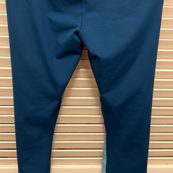 Armour Athletic Leggings/ Exercise / Running
Pants in Teal with a Colorful Panel - Picture 10 of 16